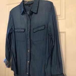 Women’s large Lee shape illusions blue denim shirt
